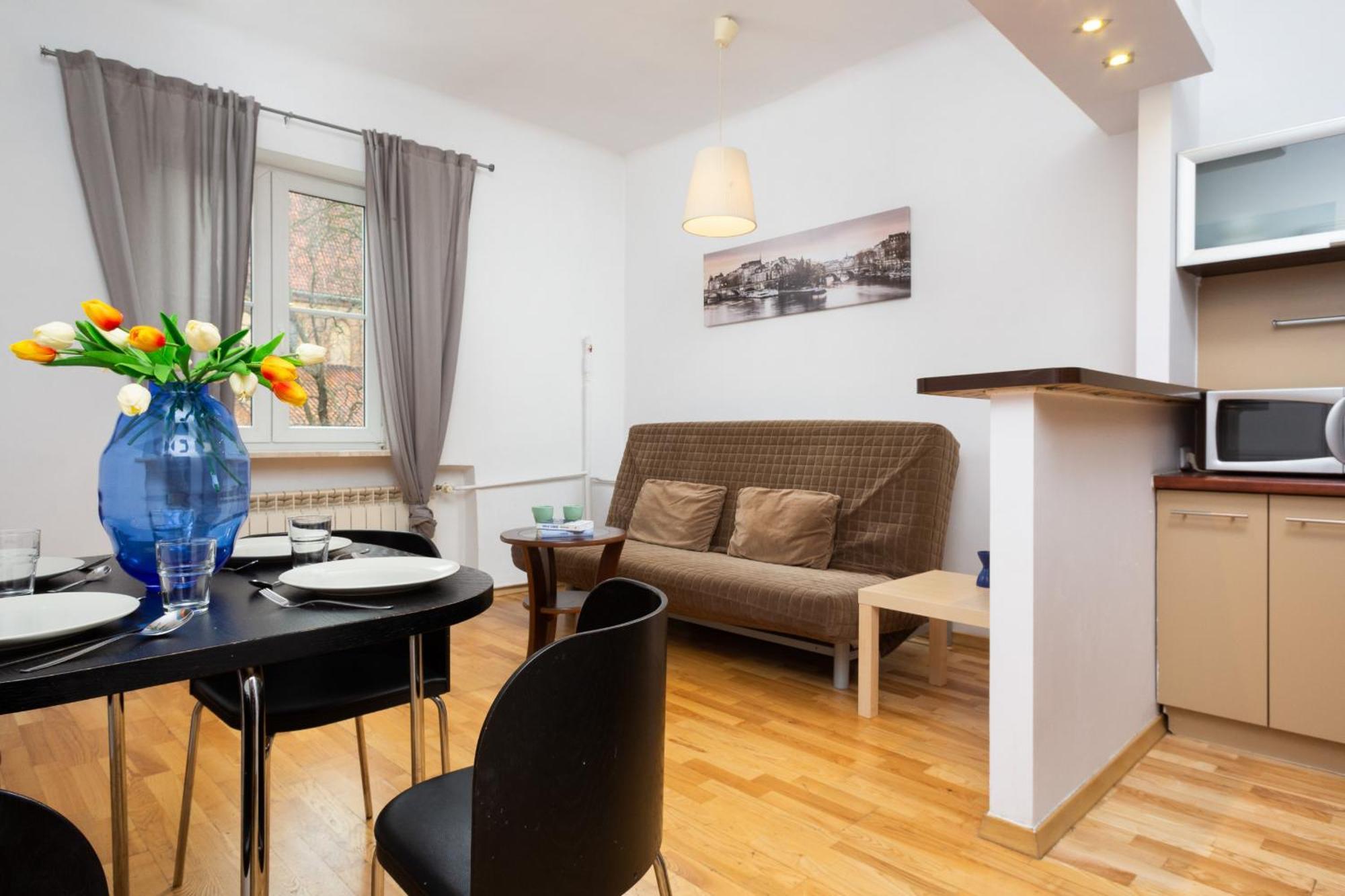 Apartment New Town By Renters Warschau