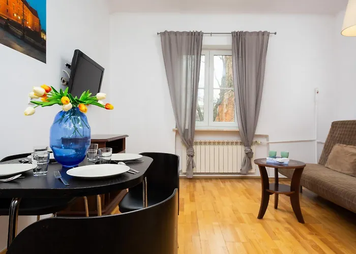 Warsaw New Town Apartment By Noclegi Renters
